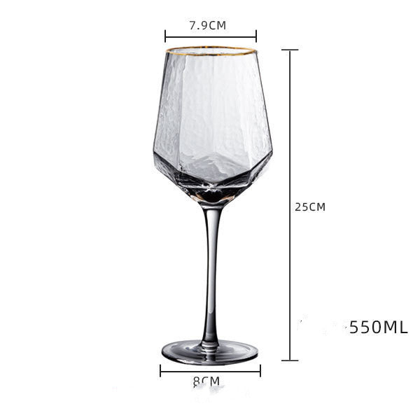Vackert glas från GlasGalleriet.se i elegant design, redo att lanseras snart.