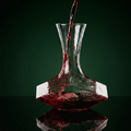 Glas Of Sweden Elizabeth Royal Diamond karaff i kristall, elegant design med snirkliga detaljer för vinservering.